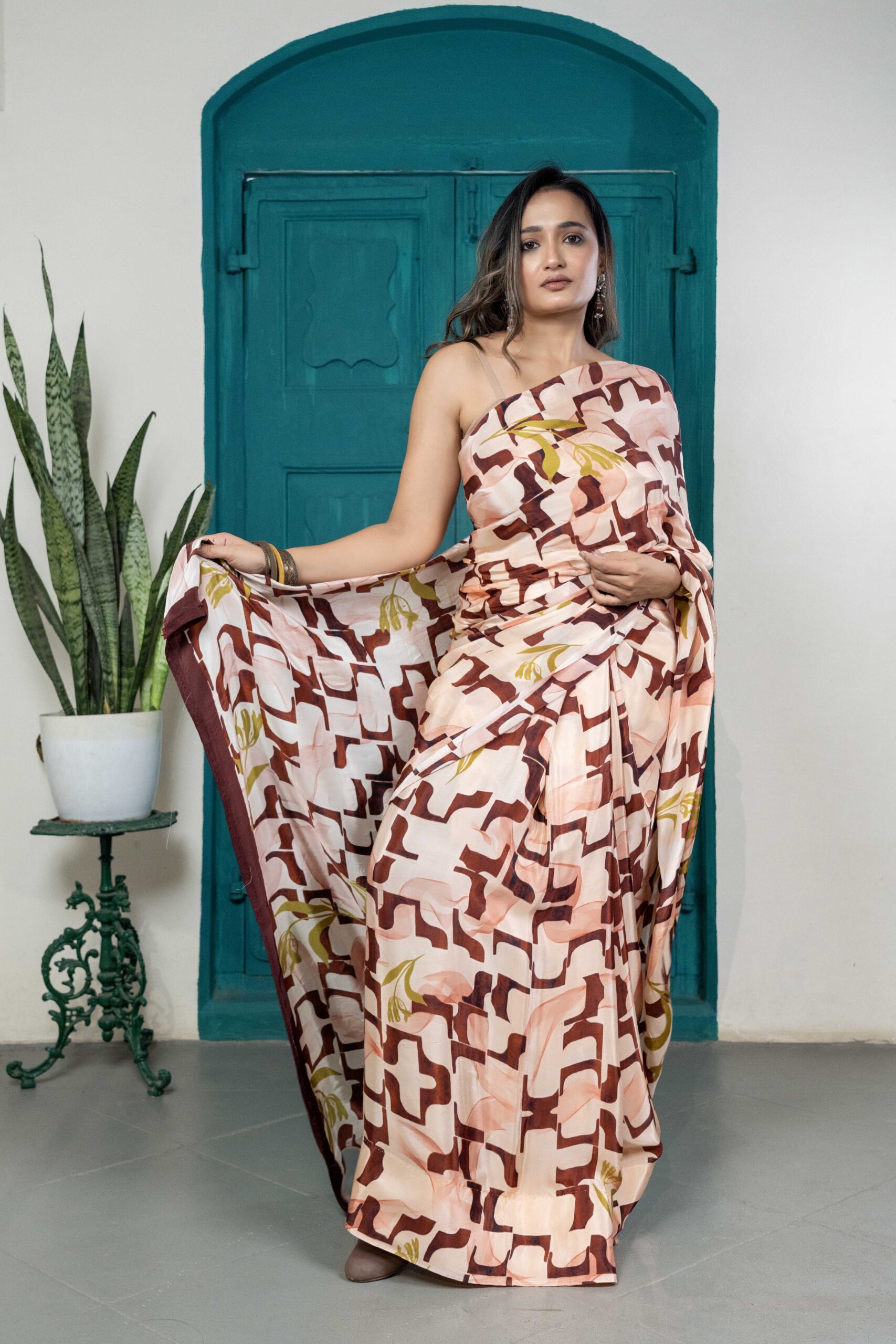 Neo-Bloom Scarlet crepe saree - Image 4